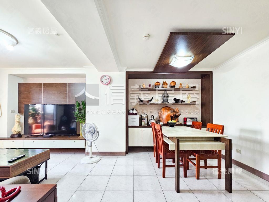 力霸高樓朝南美三房房屋室內格局與周邊環境