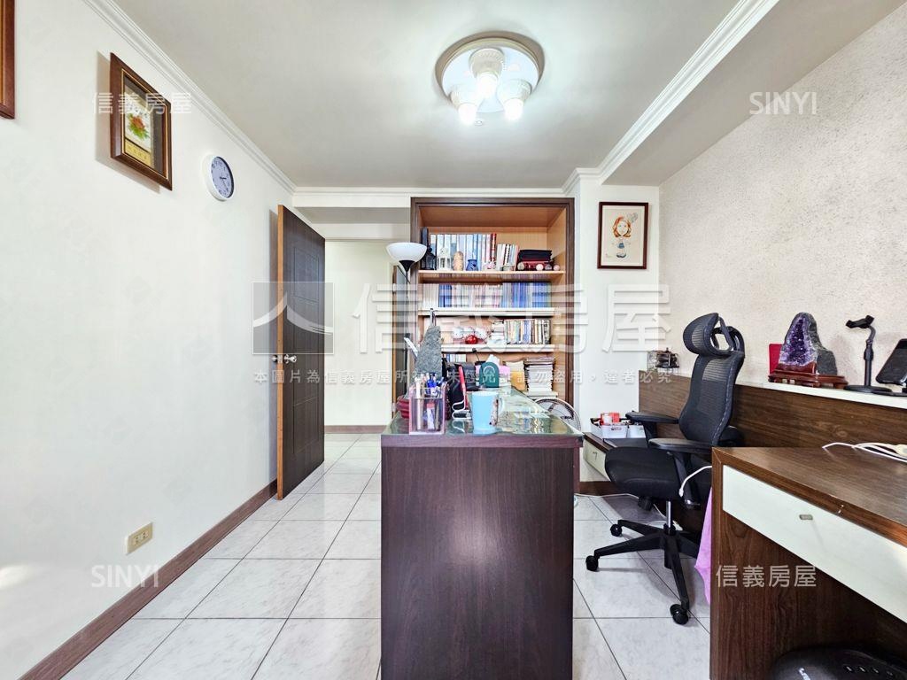 力霸高樓朝南美三房房屋室內格局與周邊環境