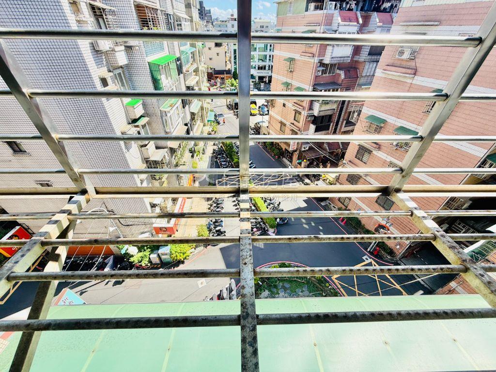 宏泰華府小資學區宅房屋室內格局與周邊環境