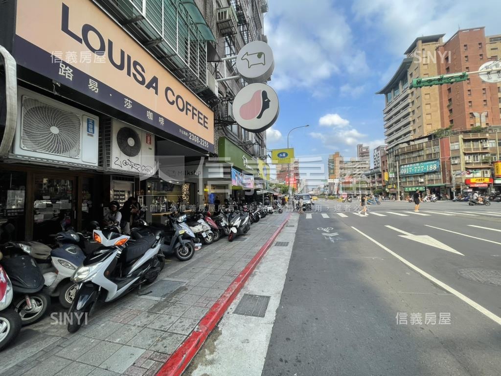 龍山捷運稀有正馬路金店房屋室內格局與周邊環境