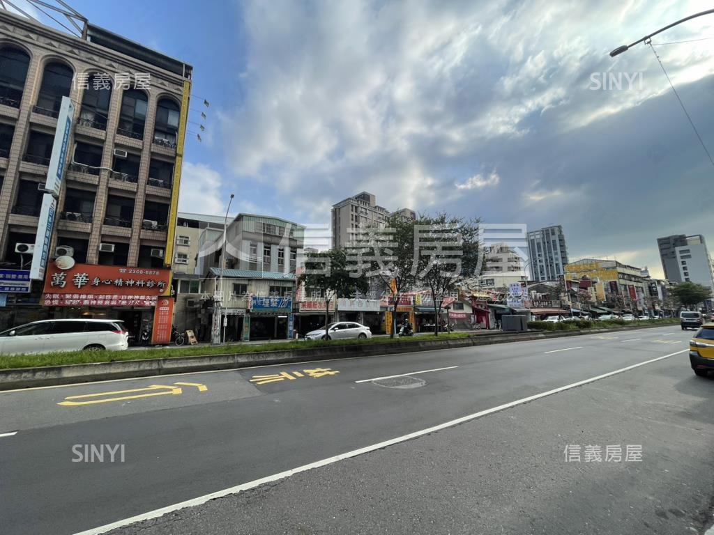 龍山捷運稀有正馬路金店房屋室內格局與周邊環境