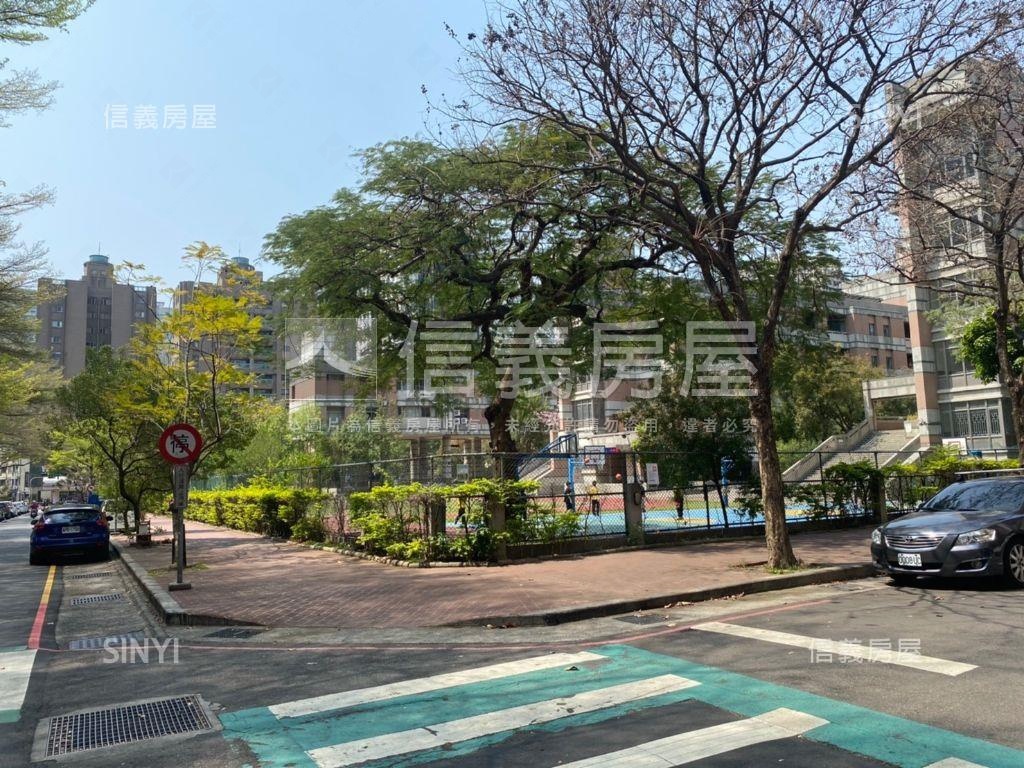 稀有園道＊大面寬角間店面房屋室內格局與周邊環境