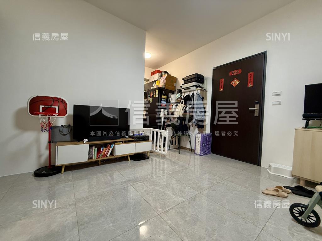 多城市ＩＩ兩房平車房屋室內格局與周邊環境