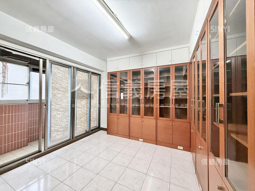 翠文街正四樓小邊間靓車墅房屋室內格局與周邊環境