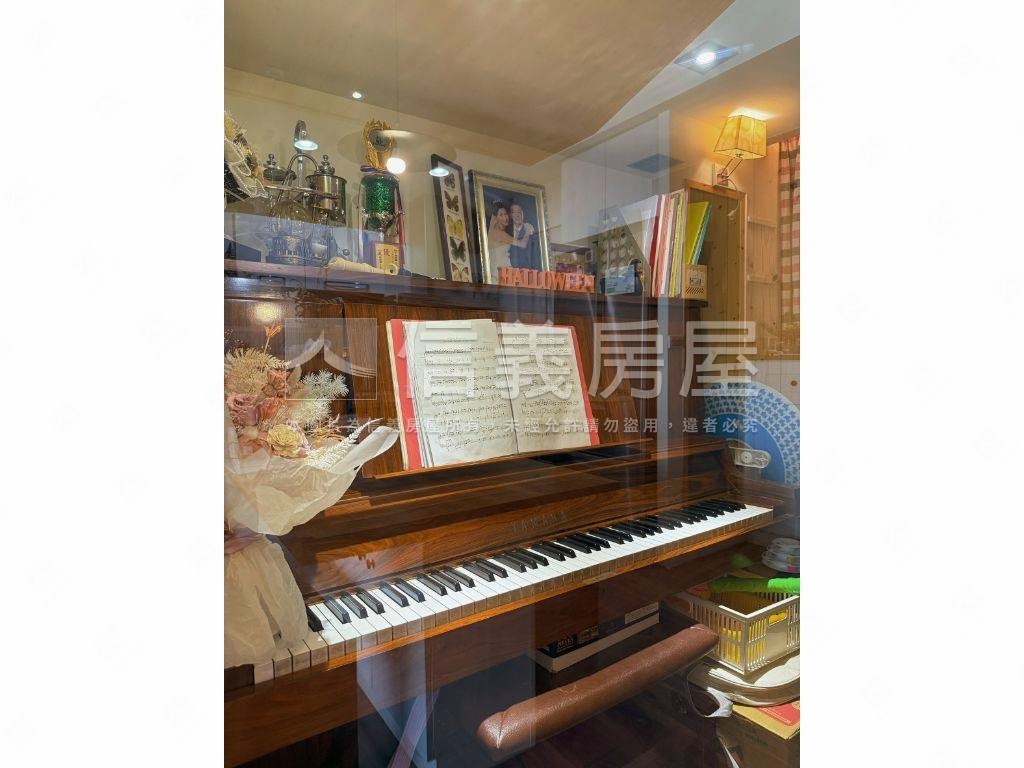 西區朝南視野裝潢三房平車房屋室內格局與周邊環境