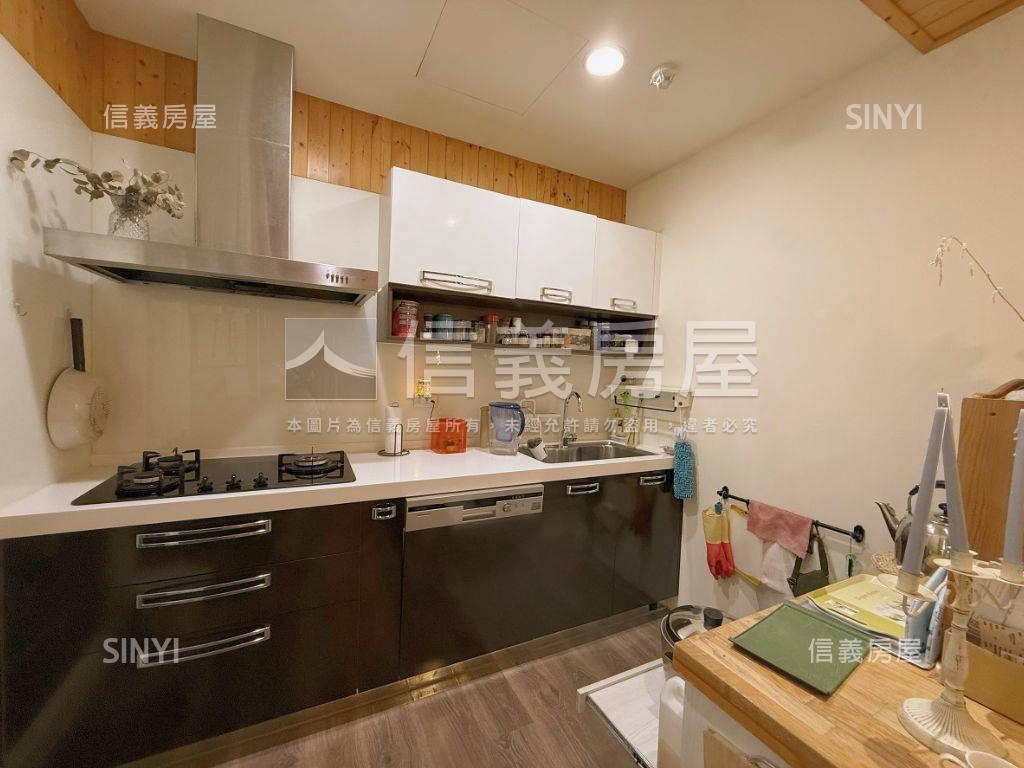 西區朝南視野裝潢三房平車房屋室內格局與周邊環境