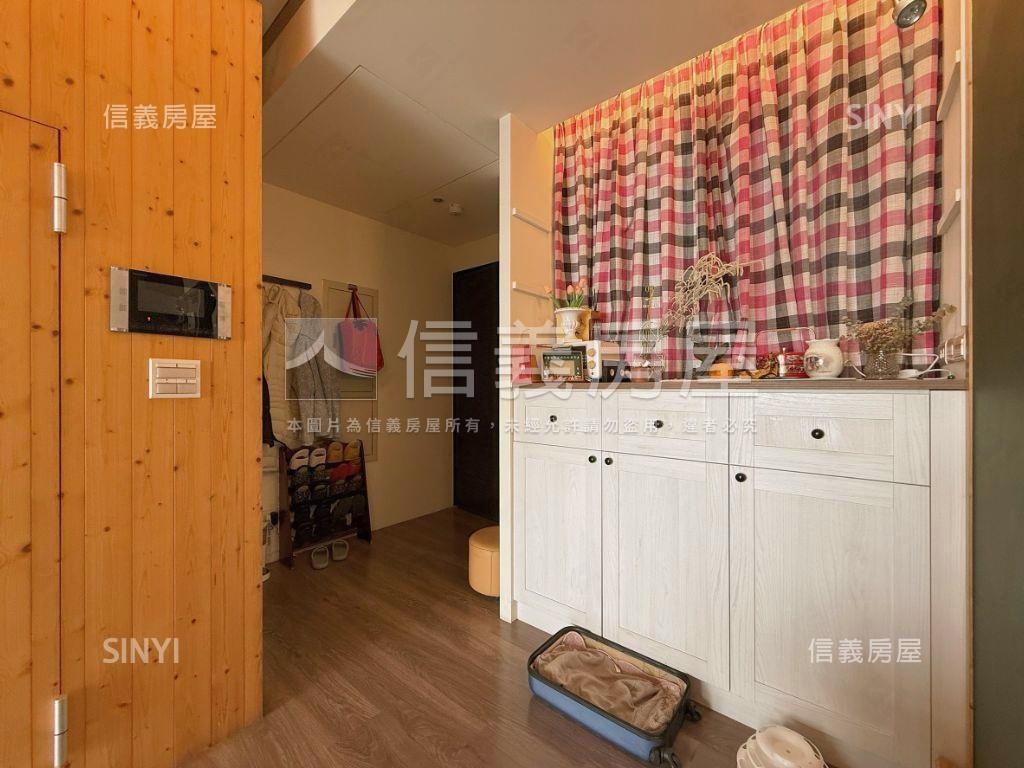 西區朝南視野裝潢三房平車房屋室內格局與周邊環境