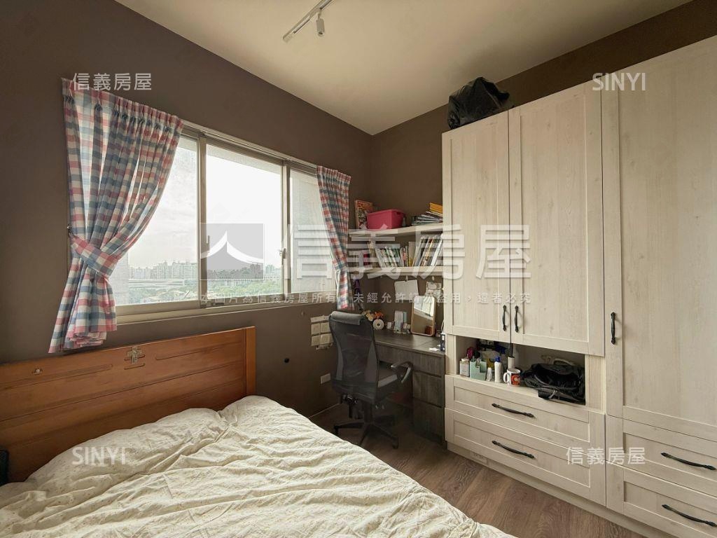 西區朝南視野裝潢三房平車房屋室內格局與周邊環境