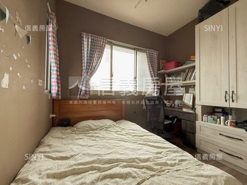 西區朝南視野裝潢三房平車房屋室內格局與周邊環境