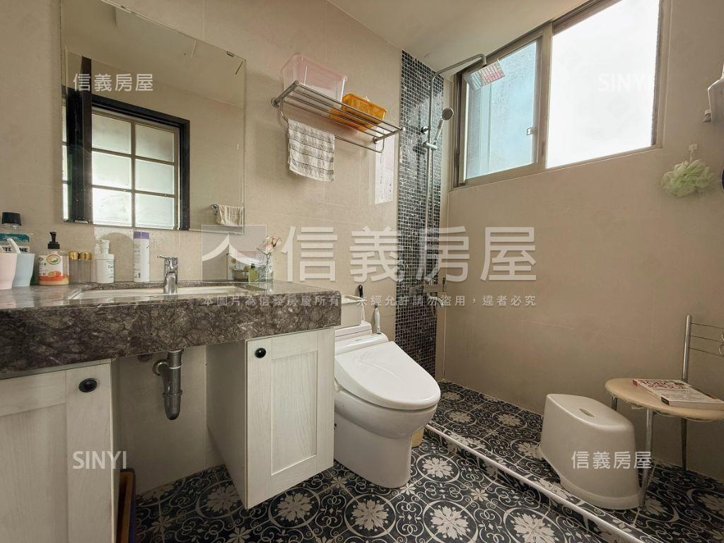 西區朝南視野裝潢三房平車房屋室內格局與周邊環境