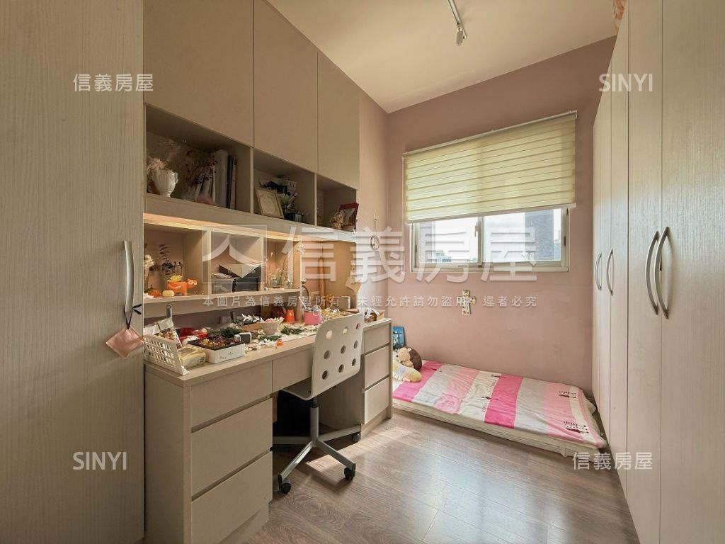 西區朝南視野裝潢三房平車房屋室內格局與周邊環境