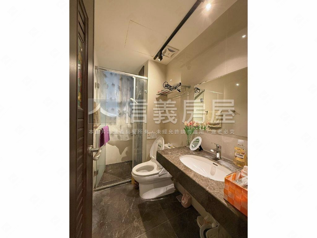 西區朝南視野裝潢三房平車房屋室內格局與周邊環境