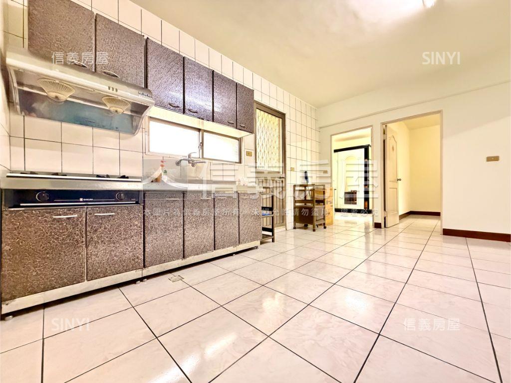 近空校採光三房房屋室內格局與周邊環境