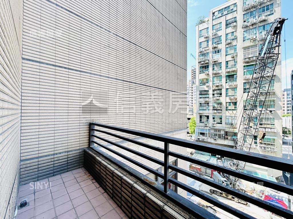 國賓ＳＭＡＲＴ邊間２房房屋室內格局與周邊環境