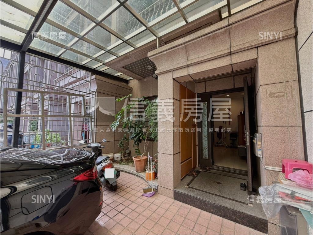 大地坪面南車庫別墅房屋室內格局與周邊環境