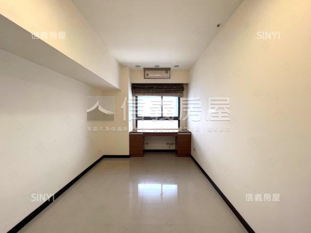 新埔巨蛋景觀四房車位房屋室內格局與周邊環境