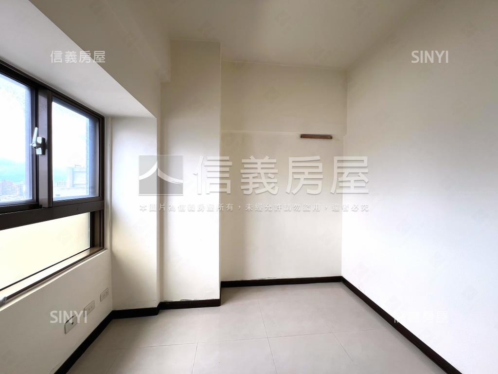 新埔巨蛋景觀四房車位房屋室內格局與周邊環境