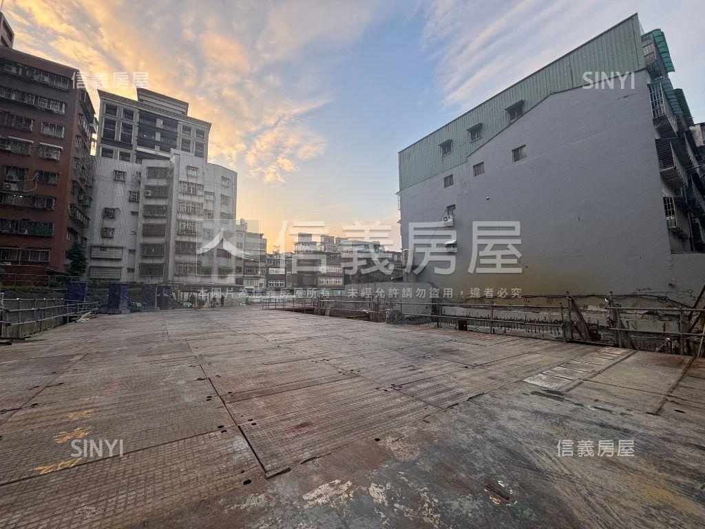 可談兩房兩衛坡平車位房屋室內格局與周邊環境