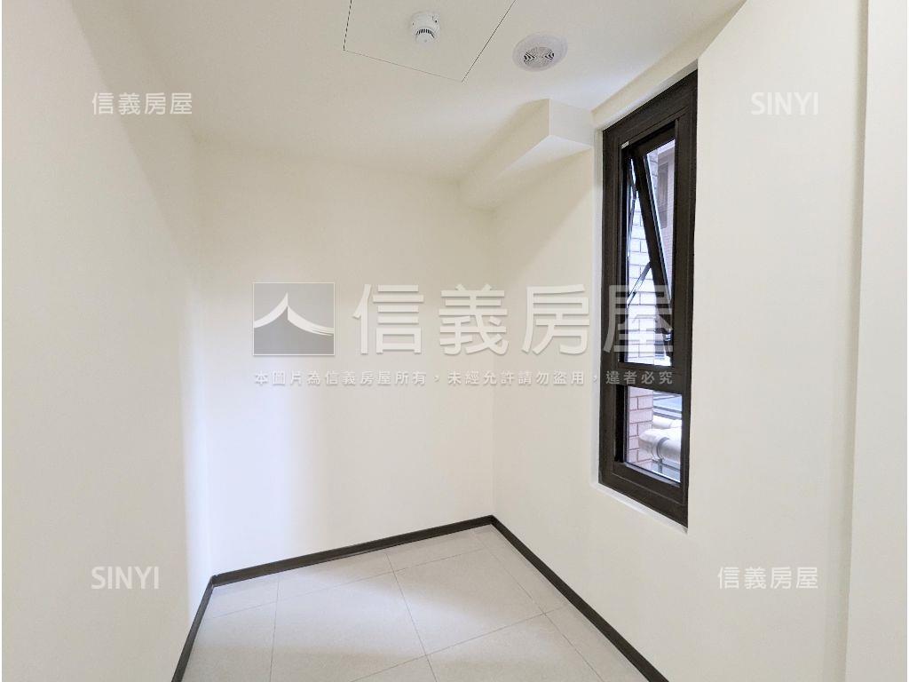 萊茵。稀有近捷運兩房房屋室內格局與周邊環境