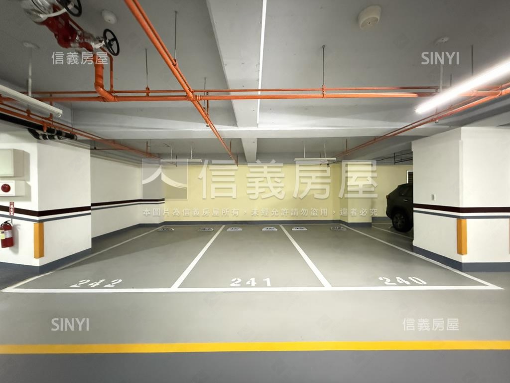 快樂星球挑高四米五含車位房屋室內格局與周邊環境