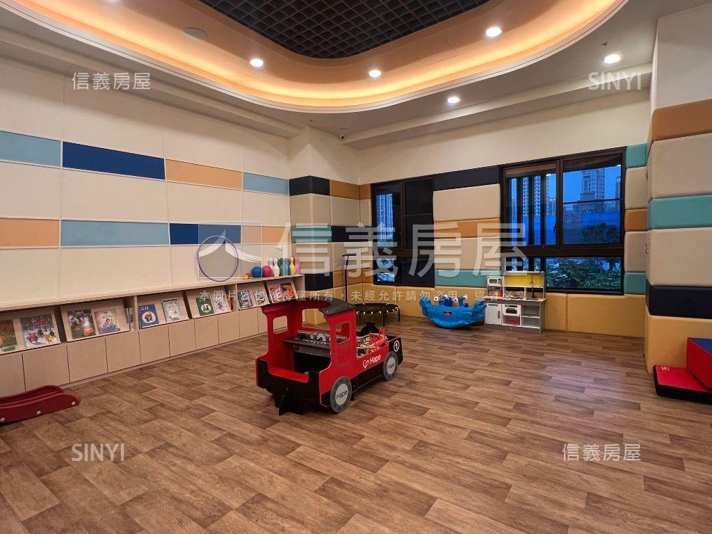 快樂星球挑高四米五含車位房屋室內格局與周邊環境