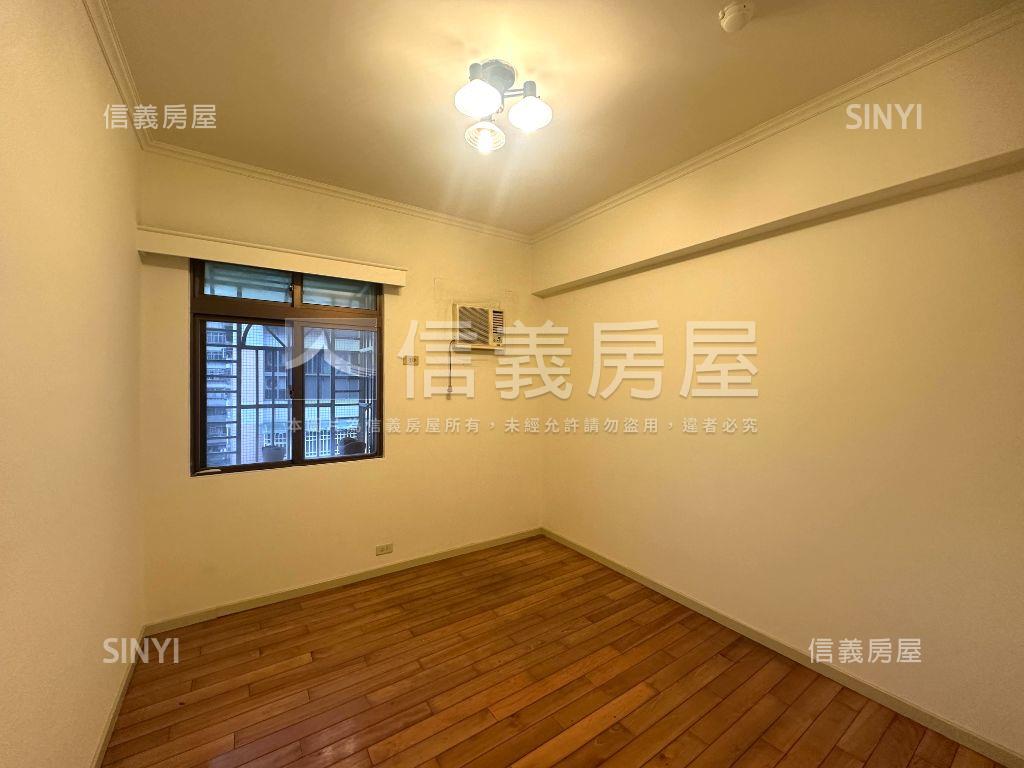 中華景觀次頂樓三房車位房屋室內格局與周邊環境