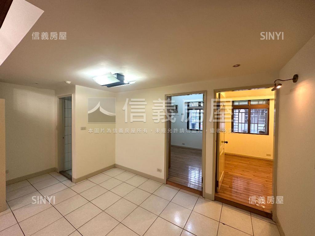 中華景觀次頂樓三房車位房屋室內格局與周邊環境