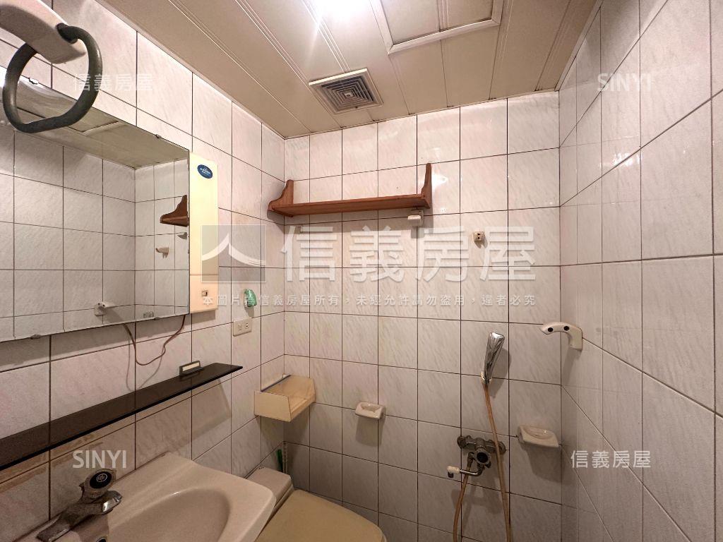 中華景觀次頂樓三房車位房屋室內格局與周邊環境