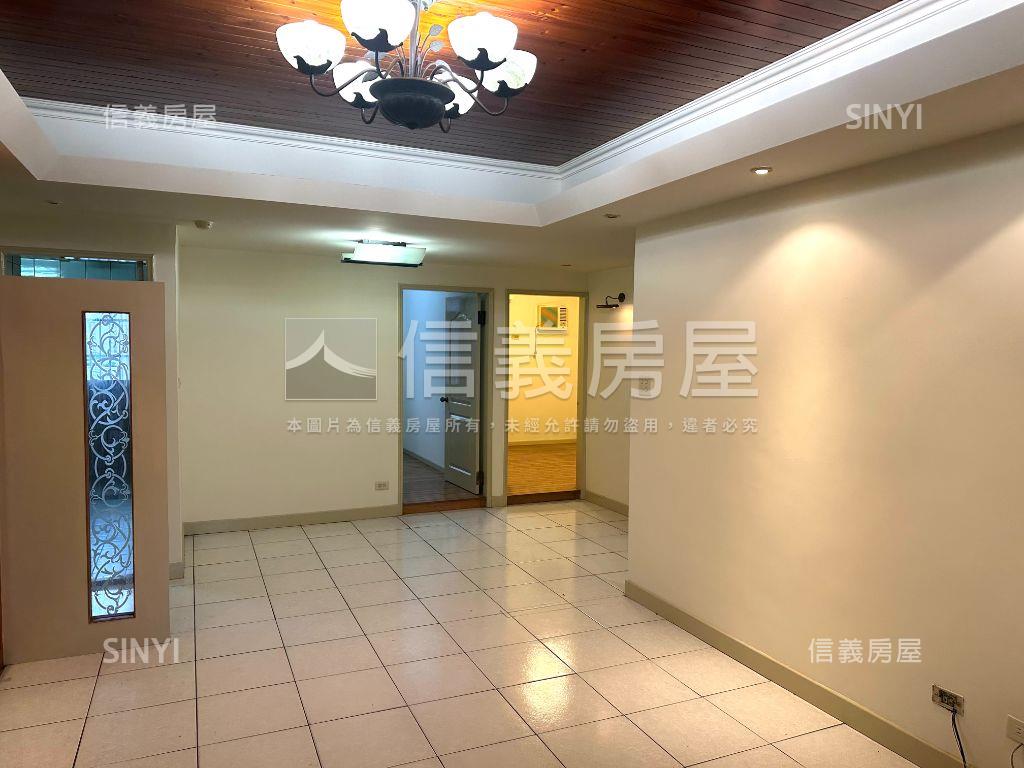 中華景觀次頂樓三房車位房屋室內格局與周邊環境