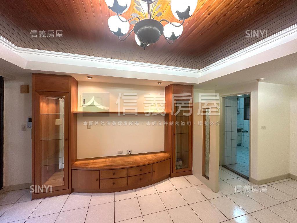 中華景觀次頂樓三房車位房屋室內格局與周邊環境