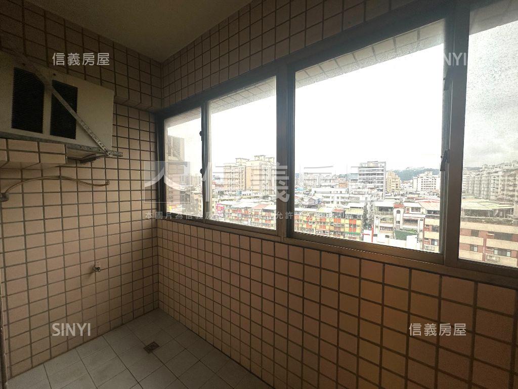 中華景觀次頂樓三房車位房屋室內格局與周邊環境