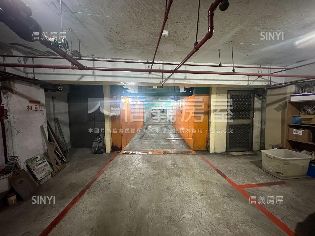 中華景觀次頂樓三房車位房屋室內格局與周邊環境
