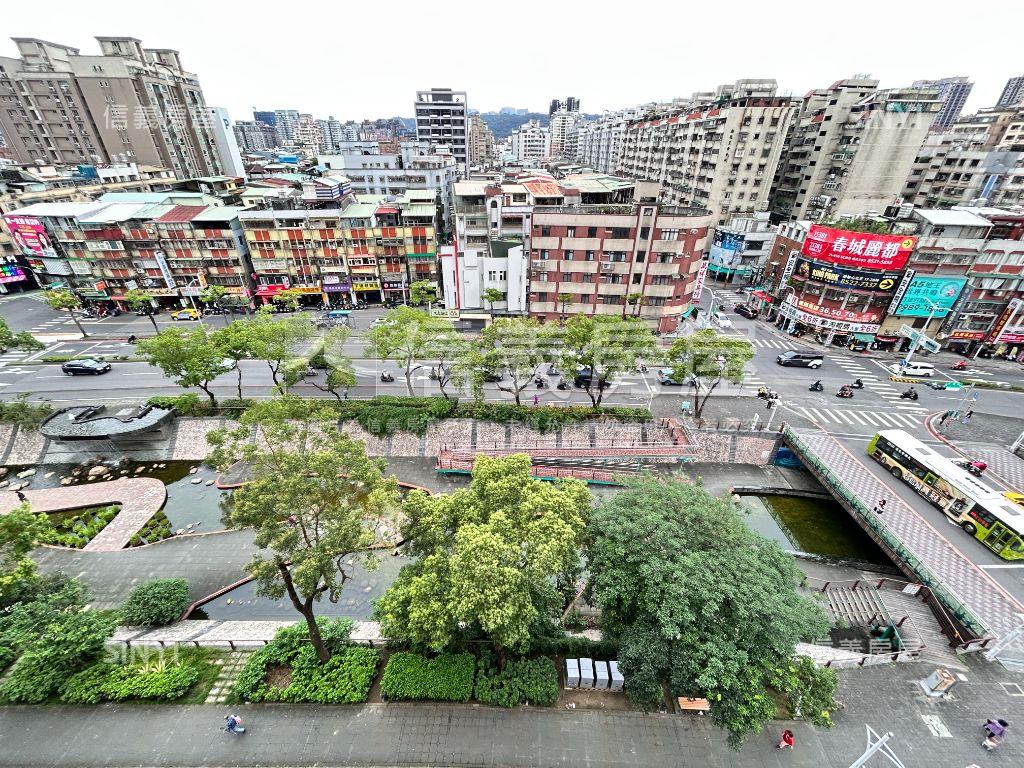 中華景觀次頂樓三房車位房屋室內格局與周邊環境