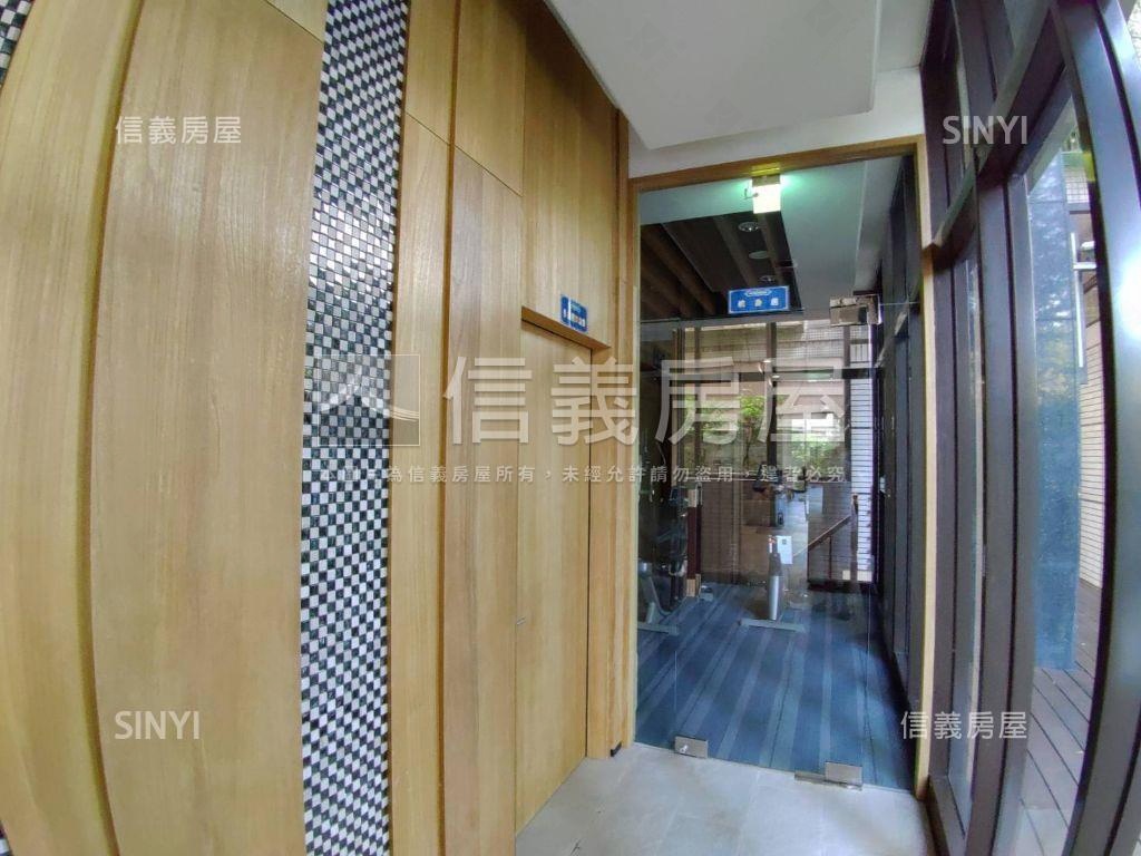 ★壹樓庭院挑高三房車位★房屋室內格局與周邊環境