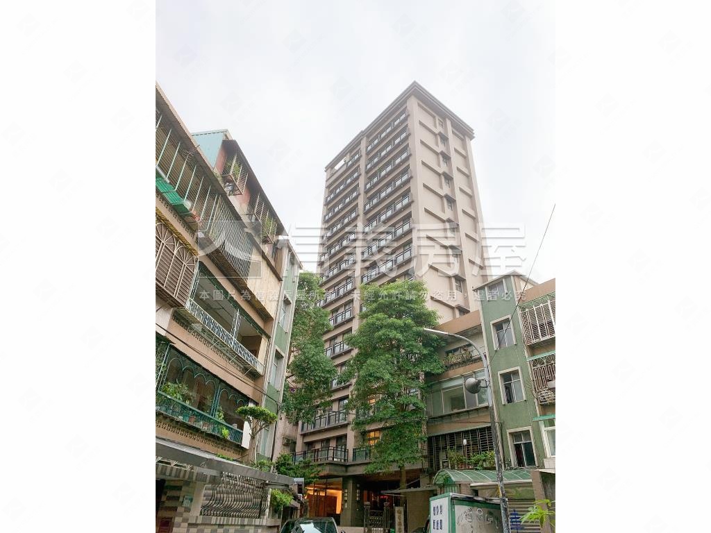 近捷運典雅華麗多代大空間房屋室內格局與周邊環境