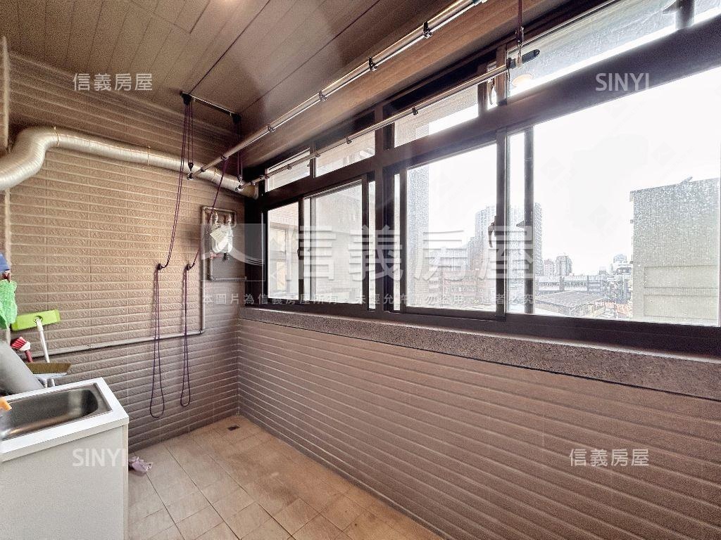 近捷運典雅華麗多代大空間房屋室內格局與周邊環境