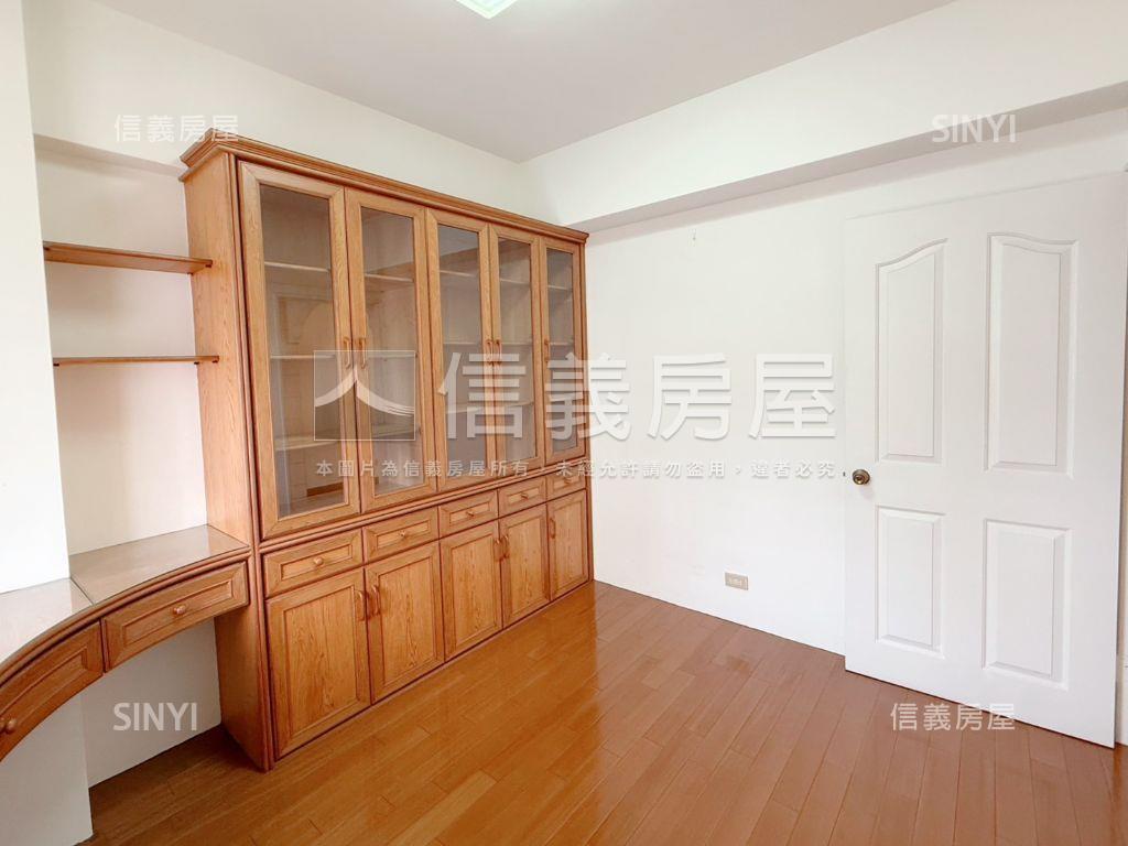 水湳創世紀稀有三房車位房屋室內格局與周邊環境