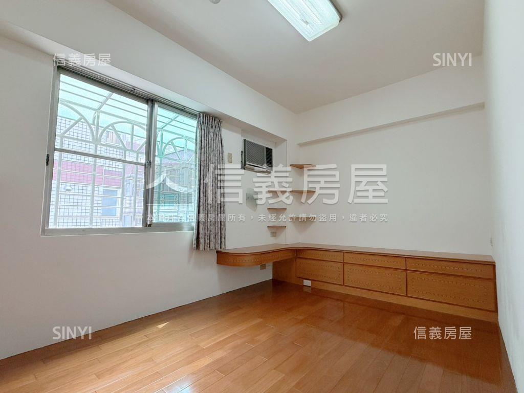 水湳創世紀稀有三房車位房屋室內格局與周邊環境