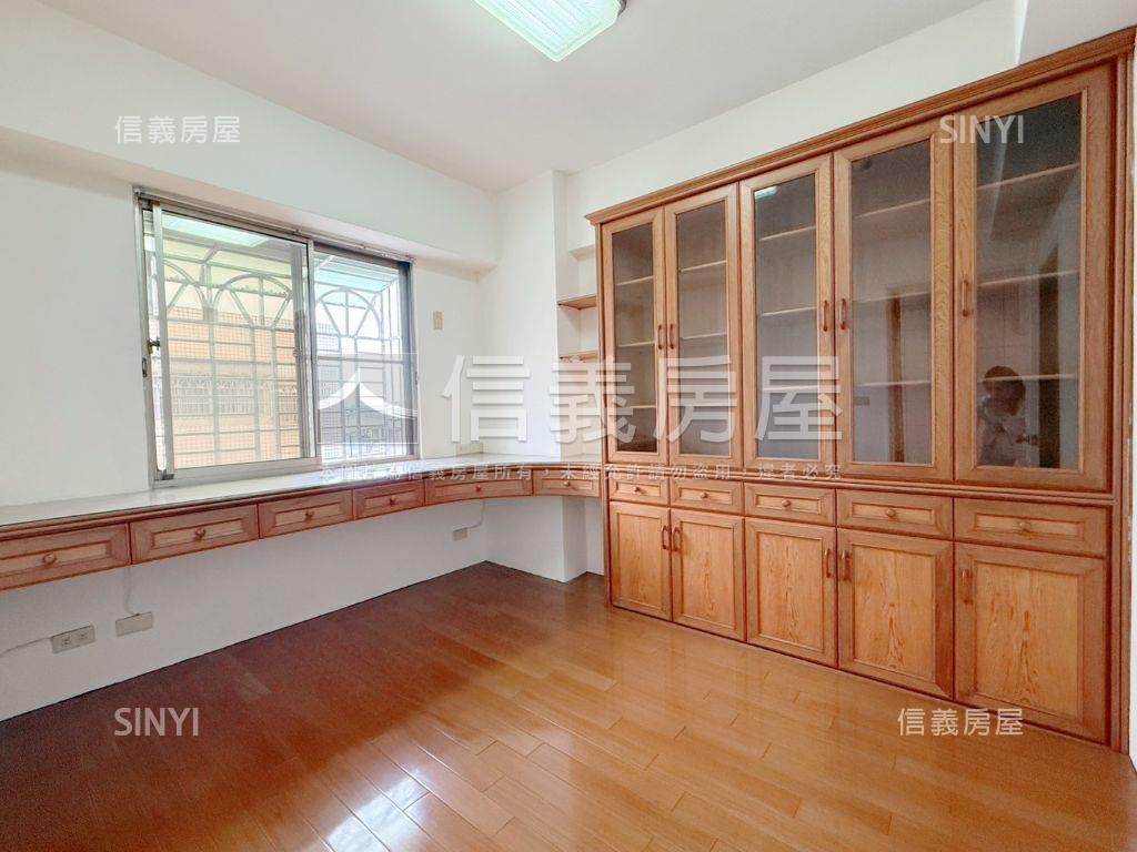 水湳創世紀稀有三房車位房屋室內格局與周邊環境