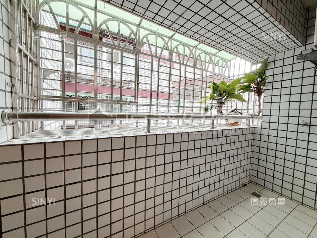 水湳創世紀稀有三房車位房屋室內格局與周邊環境