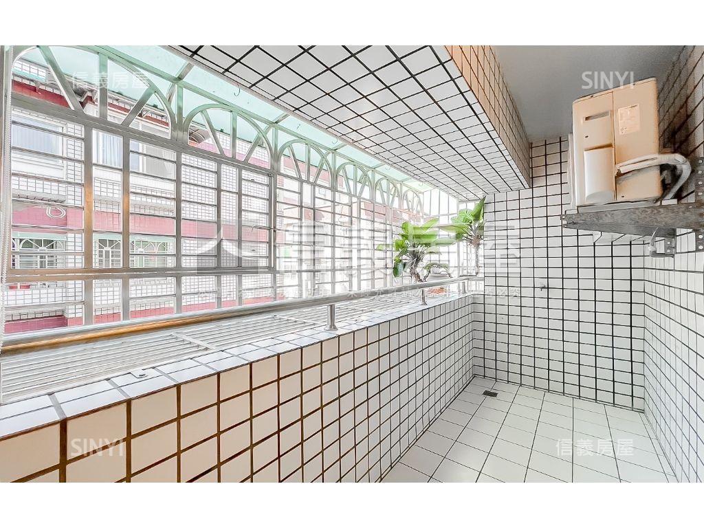 水湳創世紀稀有三房車位房屋室內格局與周邊環境