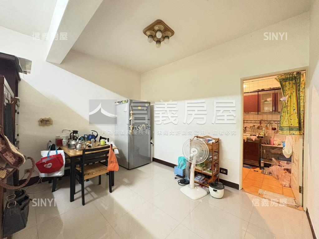 南山路邊間黃金３樓房屋室內格局與周邊環境