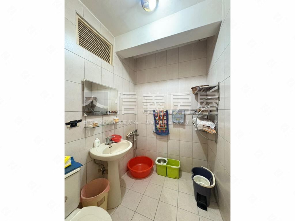 南山路邊間黃金３樓房屋室內格局與周邊環境