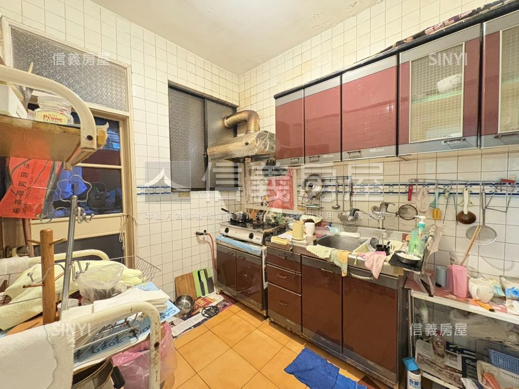 南山路邊間黃金３樓房屋室內格局與周邊環境