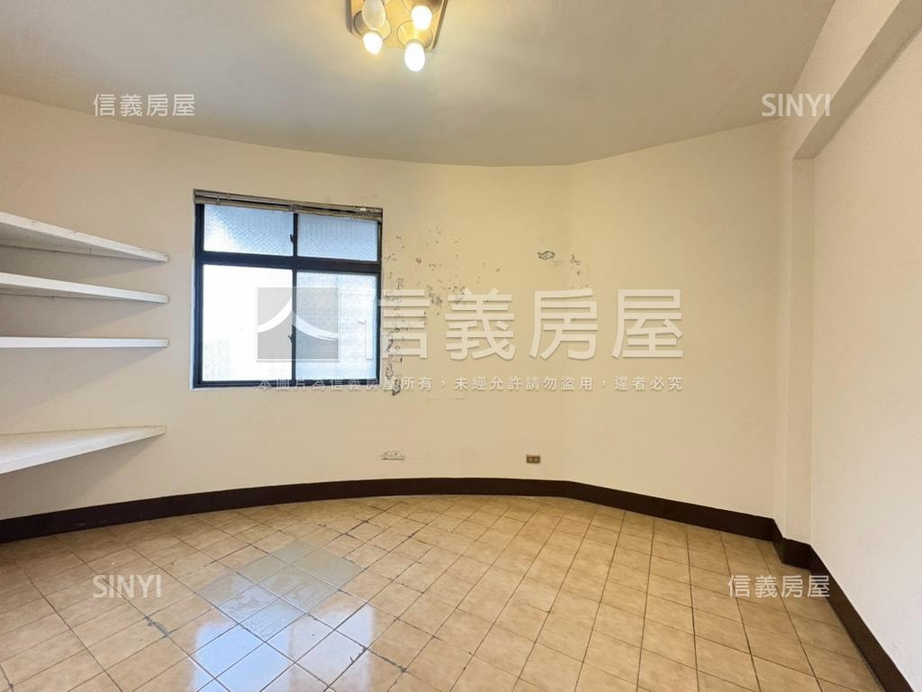 南山路邊間黃金３樓房屋室內格局與周邊環境