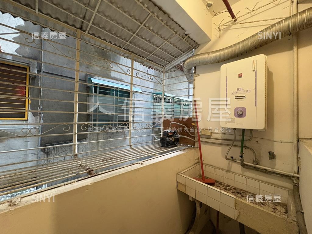 南山路邊間黃金３樓房屋室內格局與周邊環境