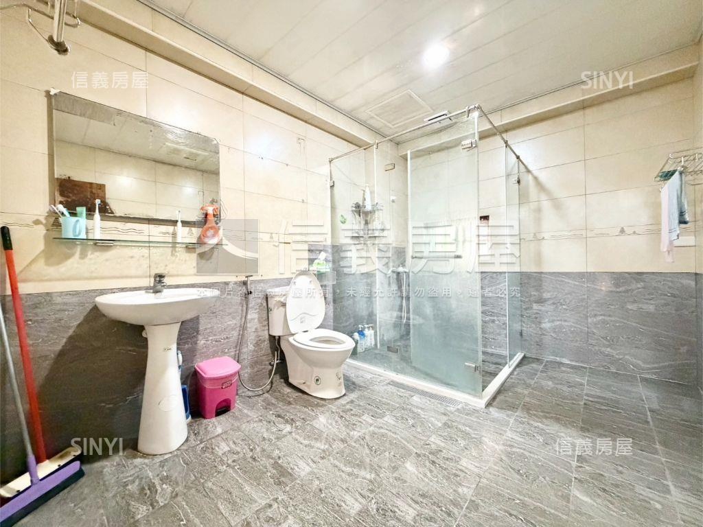 新華北路上顯眼角店住房屋室內格局與周邊環境