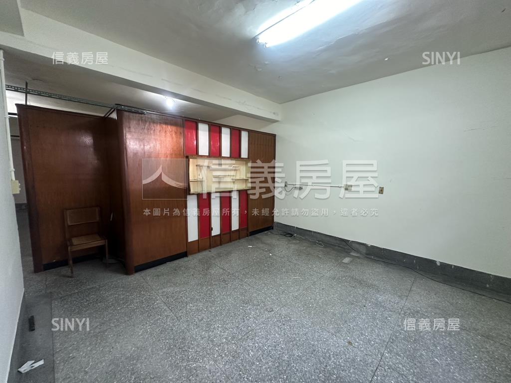 有未來性公寓二樓房屋室內格局與周邊環境