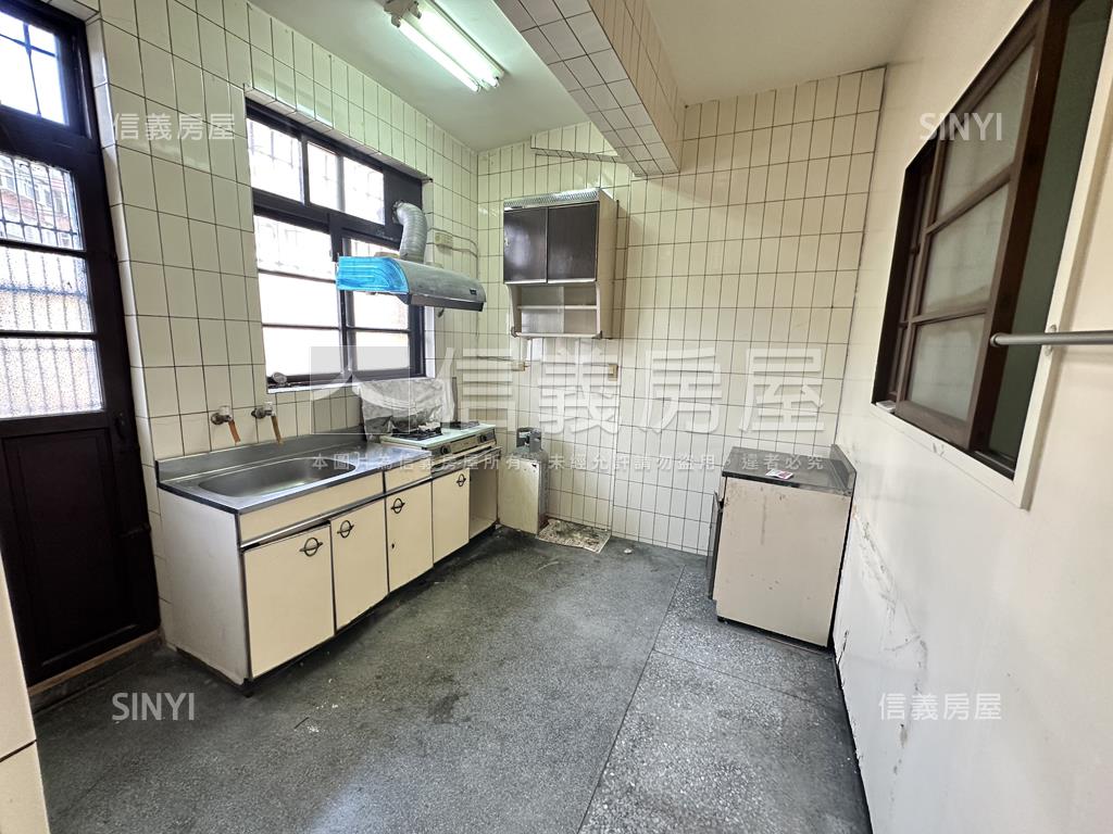 有未來性公寓二樓房屋室內格局與周邊環境