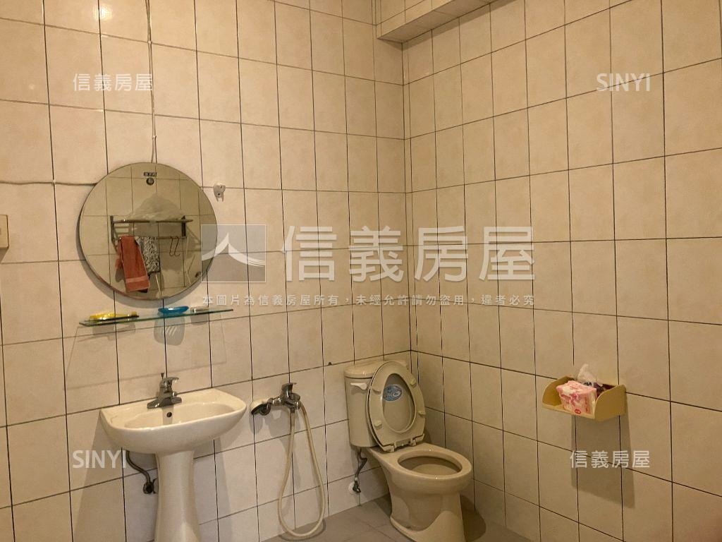 海佃熱鬧商圈旁美麗透天房屋室內格局與周邊環境